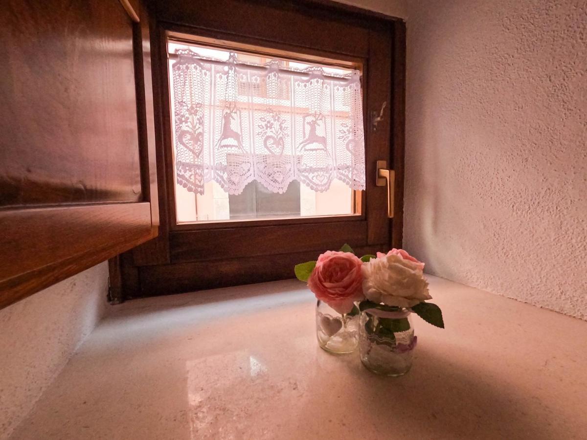 Bed and Breakfast San Domenico House - Centro Storico Л'Аквіла Екстер'єр фото